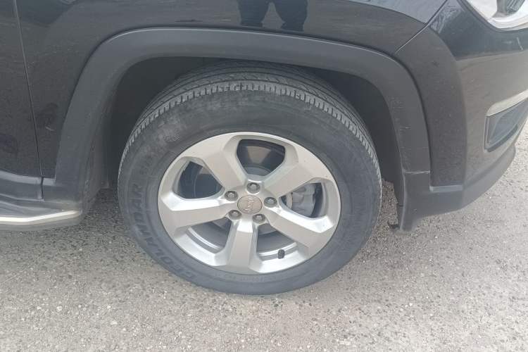 Used Jeep Compass 2017 200T Automatic Family Edition Right Front Wheel Hub