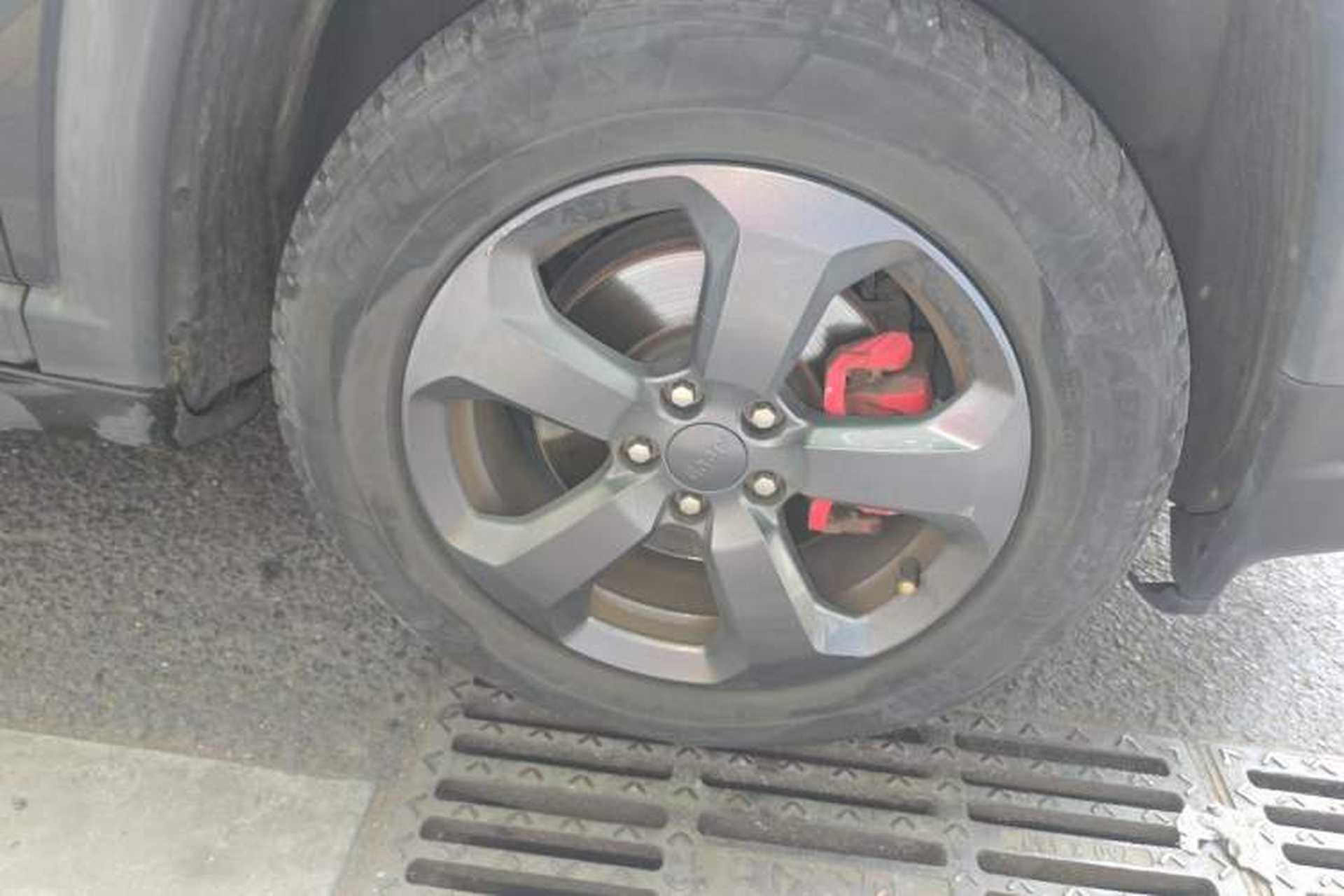 Used Jeep Compass 2017 200T Manual Enjoy Edition Right Front Wheel Hub