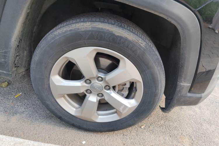 Used Jeep Compass 2017 200T Automatic Family Edition Right Front Wheel Hub