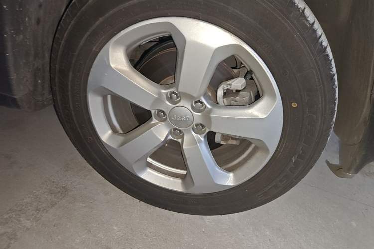 Used Jeep Compass 2017 200T Automatic Family Enjoyment Four-Wheel Drive Edition Right Front Wheel Hub