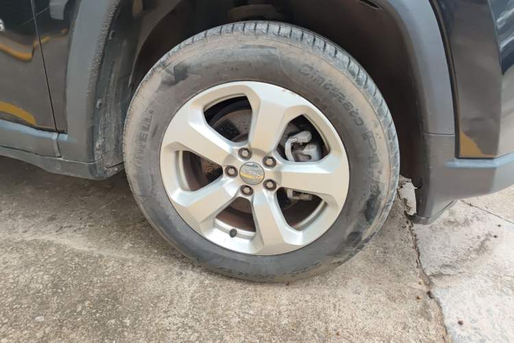 Used Jeep Compass 2017 200T Automatic Family Edition Right Front Wheel Hub
