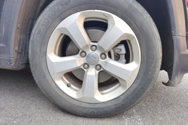 Used Jeep Compass 2017 200T Automatic Family Edition Right Front Wheel Hub