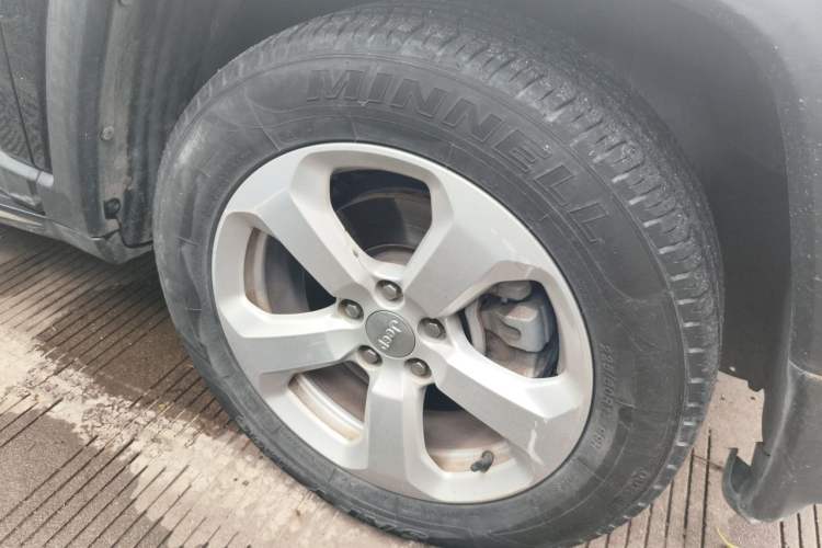Used Jeep Compass 2017 200T Automatic Family Edition Right Front Wheel Hub