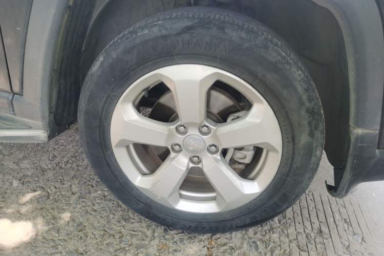 Used Jeep Compass 2017 200T Automatic Family Edition Right Front Wheel Hub