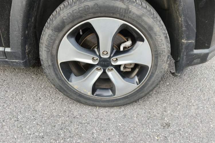 Used Jeep Compass 2017 200T Automatic Prestige Edition Right Front Wheel Hub