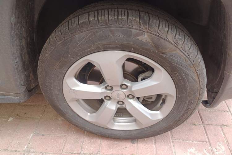 Used Jeep Compass 2017 200T Automatic Family Edition Right Front Wheel Hub