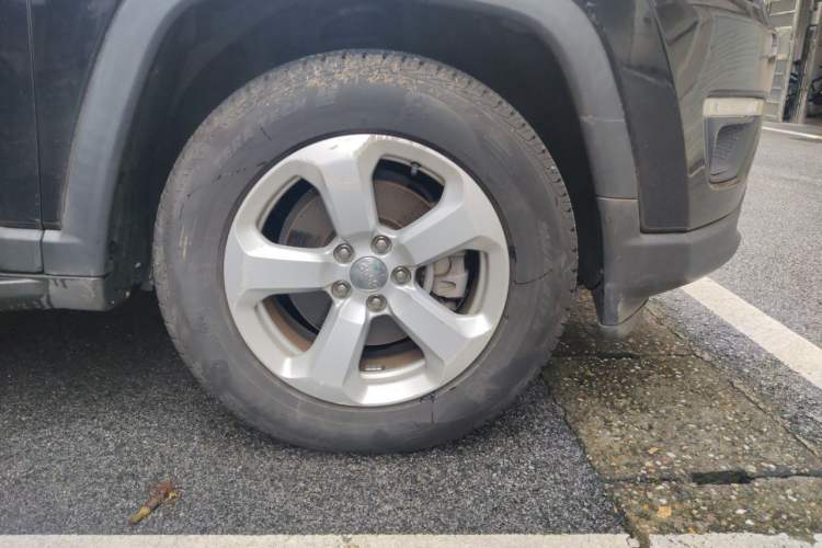 Used Jeep Compass 2017 200T Automatic Family Edition Right Front Wheel Hub