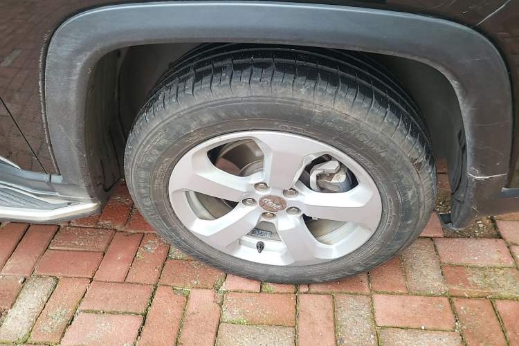 Used Jeep Compass 2017 200T Automatic Family Edition Right Front Wheel Hub