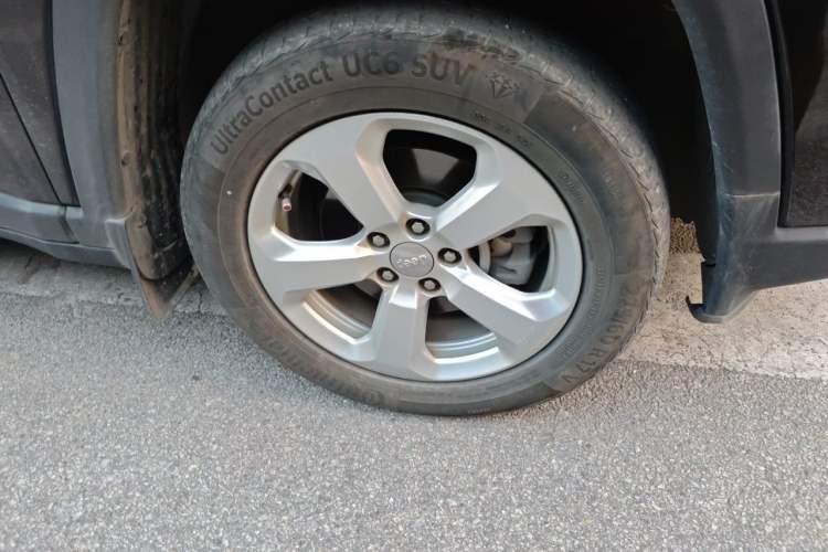 Used Jeep Compass 2017 200T Automatic Family Edition Right Front Wheel Hub