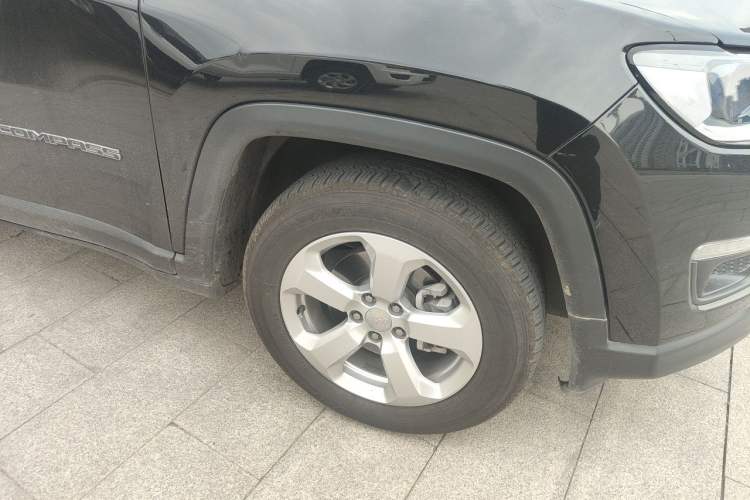 Used Jeep Compass 2017 200T Automatic Family Edition Right Front Wheel Hub