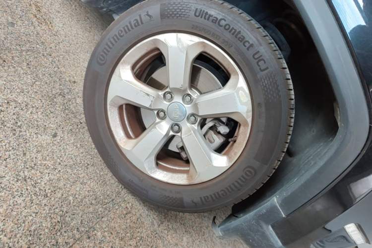 Used Jeep Compass 2017 200T Automatic Family Edition Right Front Wheel Hub
