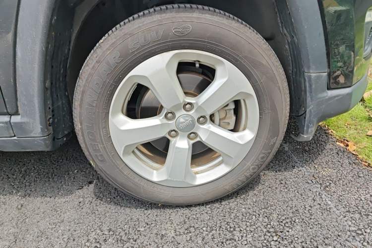 Used Jeep Compass 2017 200T Automatic Family Edition Right Front Wheel Hub