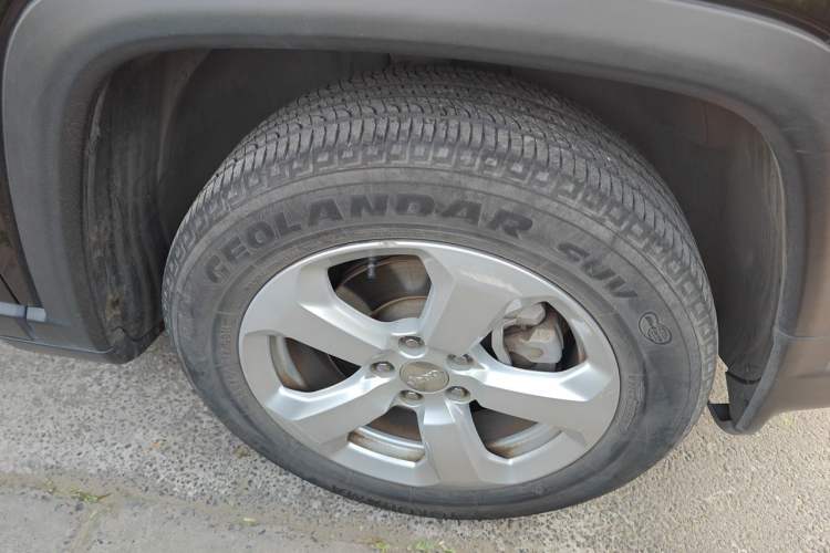 Used Jeep Compass 2017 200T Automatic Family Edition Right Front Wheel Hub