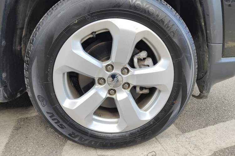 Used Jeep Compass 2017 200T Automatic Family Edition Right Front Wheel Hub