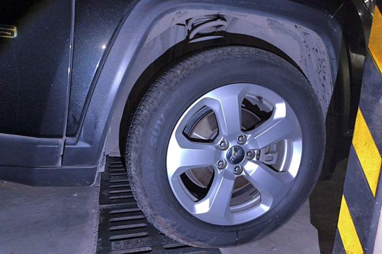 Used Jeep Compass 2017 200T Automatic Family Edition Right Front Wheel Hub