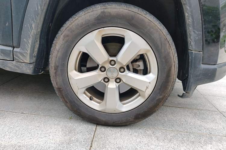 Used Jeep Compass 2017 200T Automatic Family Enjoyment Four-Wheel Drive Edition Right Front Wheel Hub