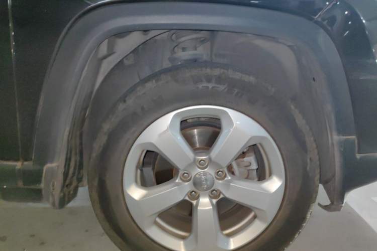 Used Jeep Compass 2017 200T Automatic Family Edition Right Front Wheel Hub
