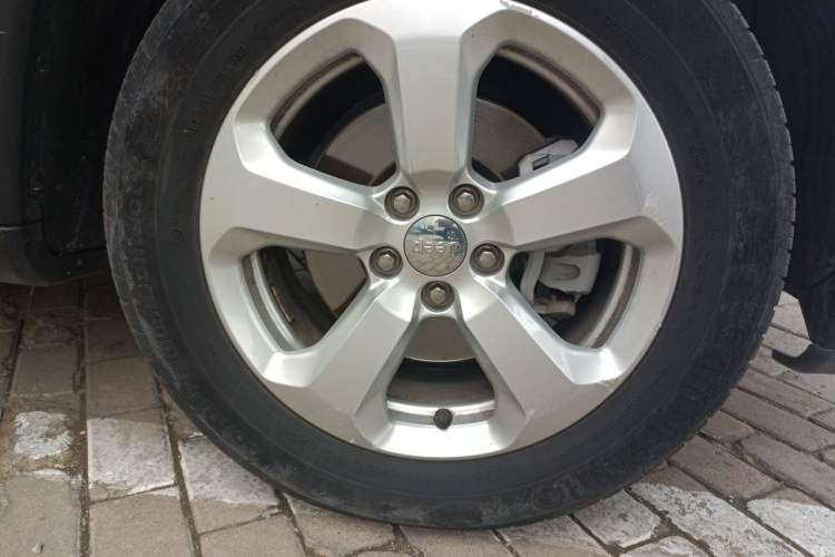 Used Jeep Compass 2017 200T Automatic Family Edition Right Front Wheel Hub