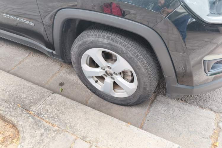 Used Jeep Compass 2017 200T Automatic Enjoyment Version Right Front Wheel Hub