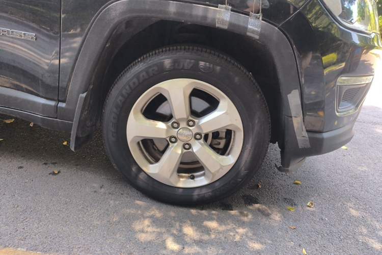 Used Jeep Compass 2017 200T Automatic Family Edition Right Front Wheel Hub