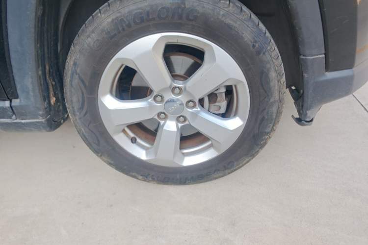 Used Jeep Compass 2017 200T Automatic Family Edition Right Front Wheel Hub