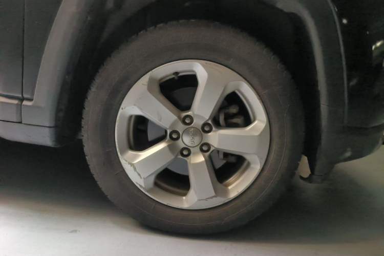 Used Jeep Compass 2017 200T Automatic Family Edition Right Front Wheel Hub