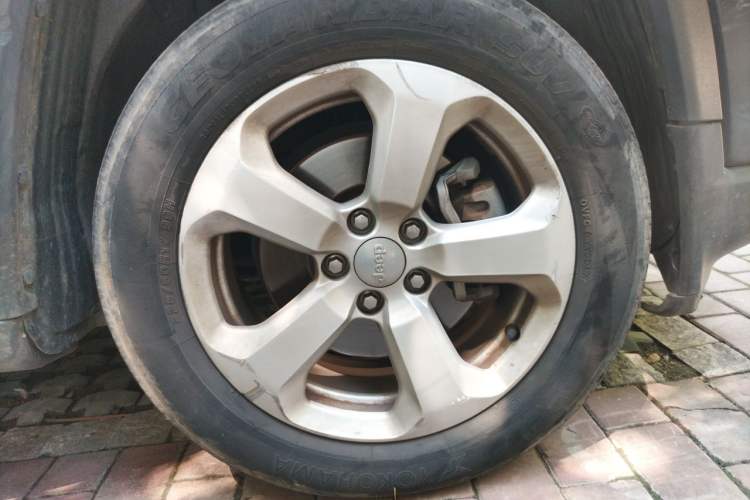 Used Jeep Compass 2017 200T Automatic Family Edition Right Front Wheel Hub
