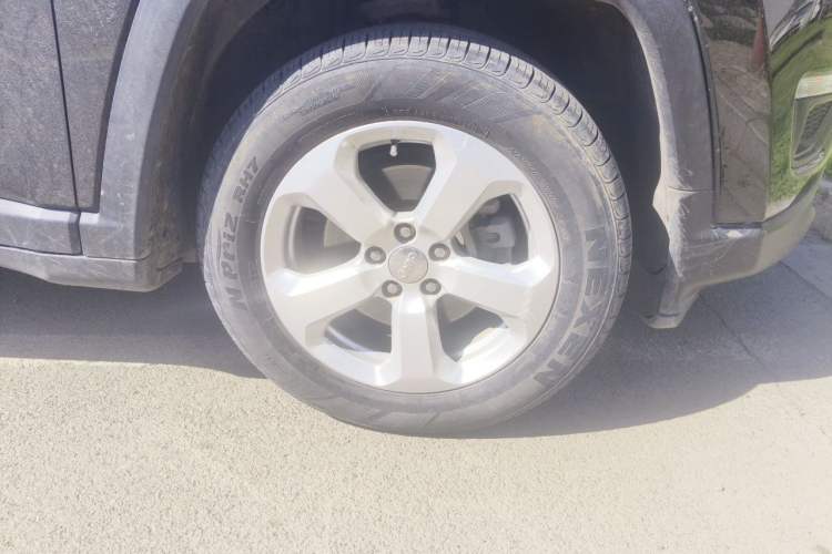Used Jeep Compass 2017 200T Automatic Family Edition Right Front Wheel Hub