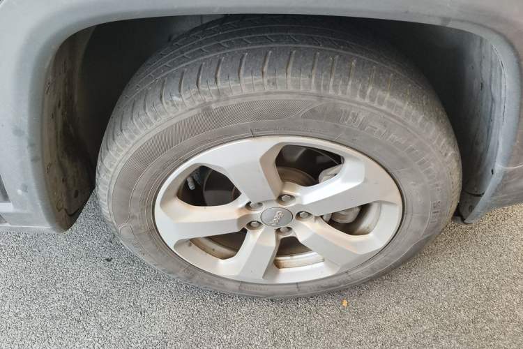 Used Jeep Compass 2017 200T Automatic Family Edition Right Front Wheel Hub