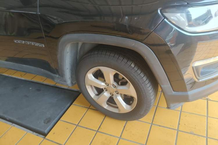 Used Jeep Compass 2017 200T Automatic Family Edition Right Front Wheel Hub
