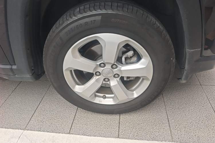 Used Jeep Compass 2017 200T Automatic Family Edition Right Front Wheel Hub