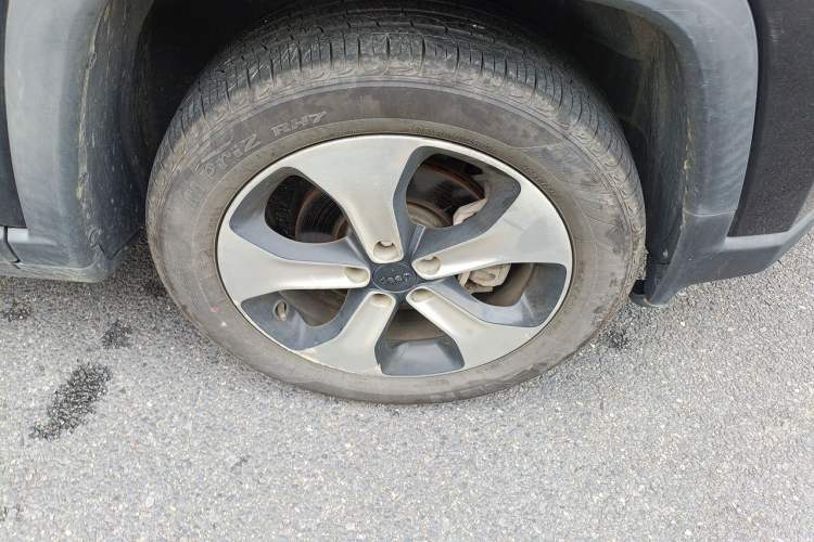 Used Jeep Compass 2017 200T Automatic Prestige Edition Right Front Wheel Hub
