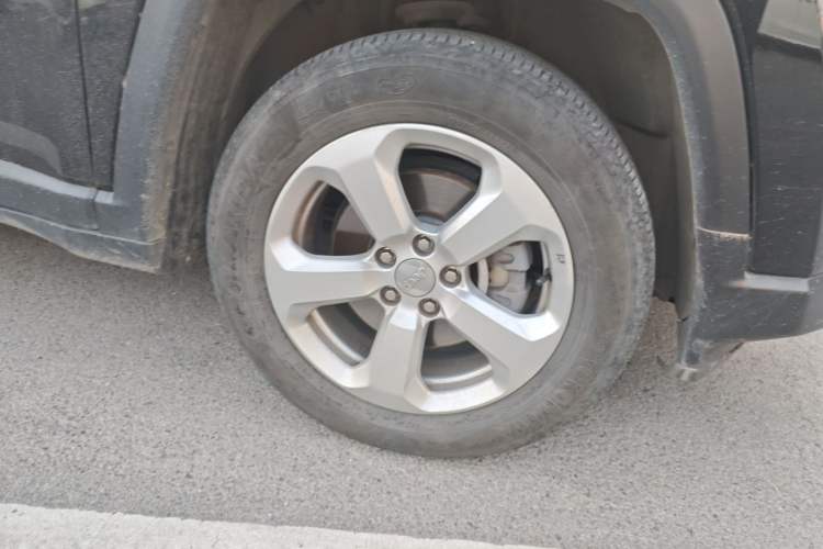Used Jeep Compass 2017 200T Automatic Family Edition Right Front Wheel Hub
