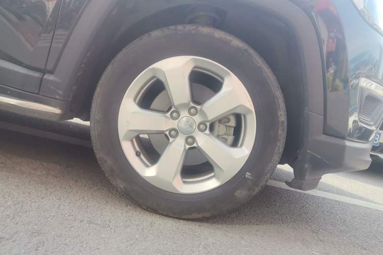 Used Jeep Compass 2017 200T Automatic Family Edition Right Front Wheel Hub
