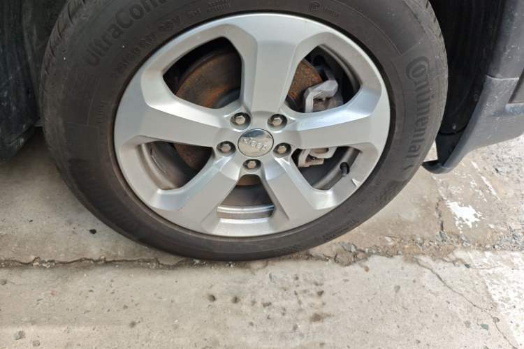 Used Jeep Compass 2017 200T Automatic Family Edition Right Front Wheel Hub