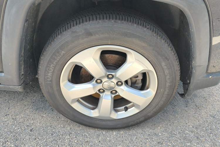 Used Jeep Compass 2017 200T Automatic Family Edition Right Front Wheel Hub