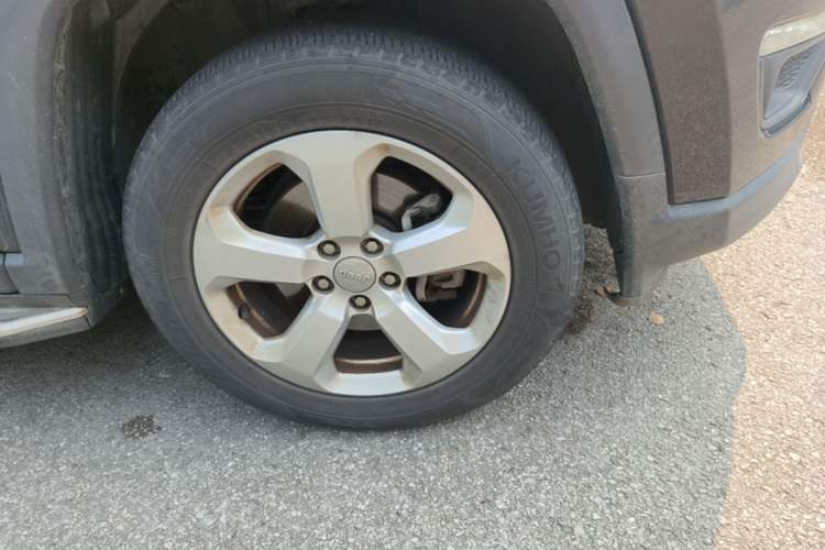 Used Jeep Compass 2017 200T Automatic Family Edition Right Front Wheel Hub