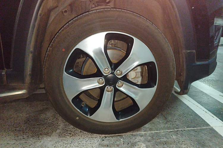 Used Jeep Compass 2017 200T Automatic Prestige Edition Right Front Wheel Hub
