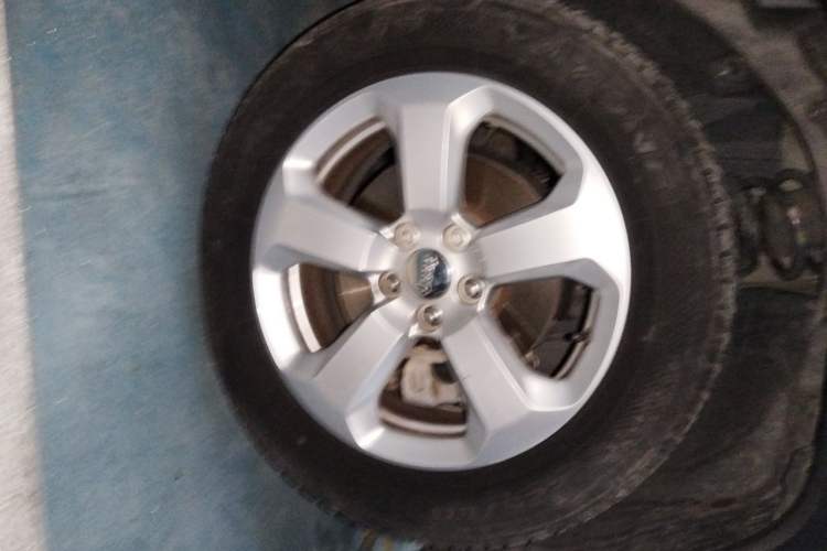 Used Jeep Compass 2017 200T Automatic Family Edition Right Front Wheel Hub