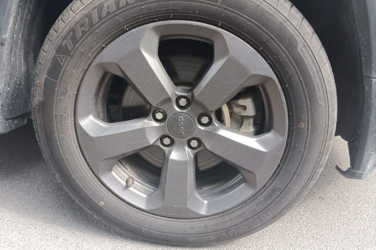 Used Jeep Compass 2017 200T Manual Enjoy Edition Right Front Wheel Hub