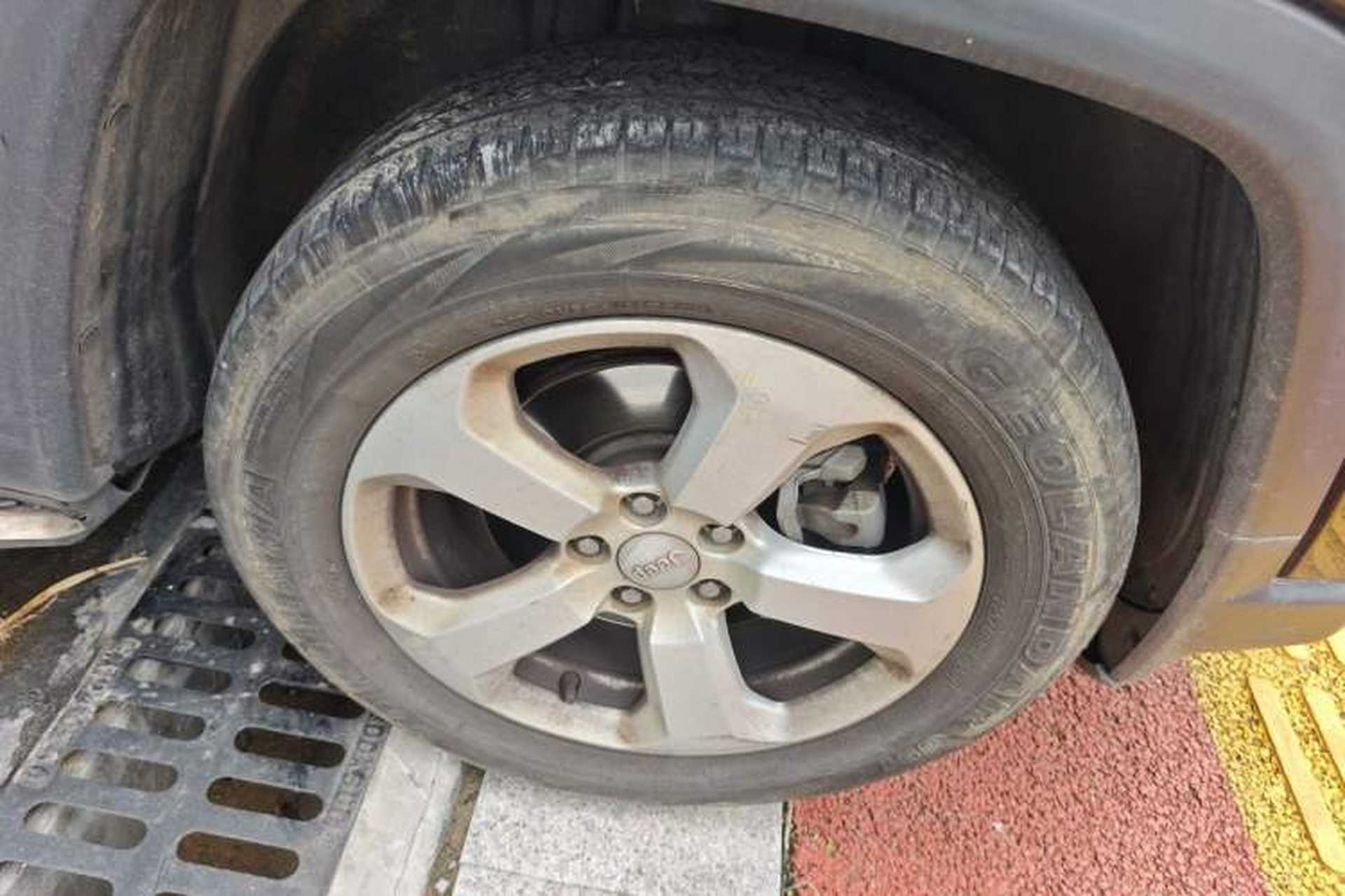 Used Jeep Compass 2017 200T Automatic Family Edition Right Front Wheel Hub