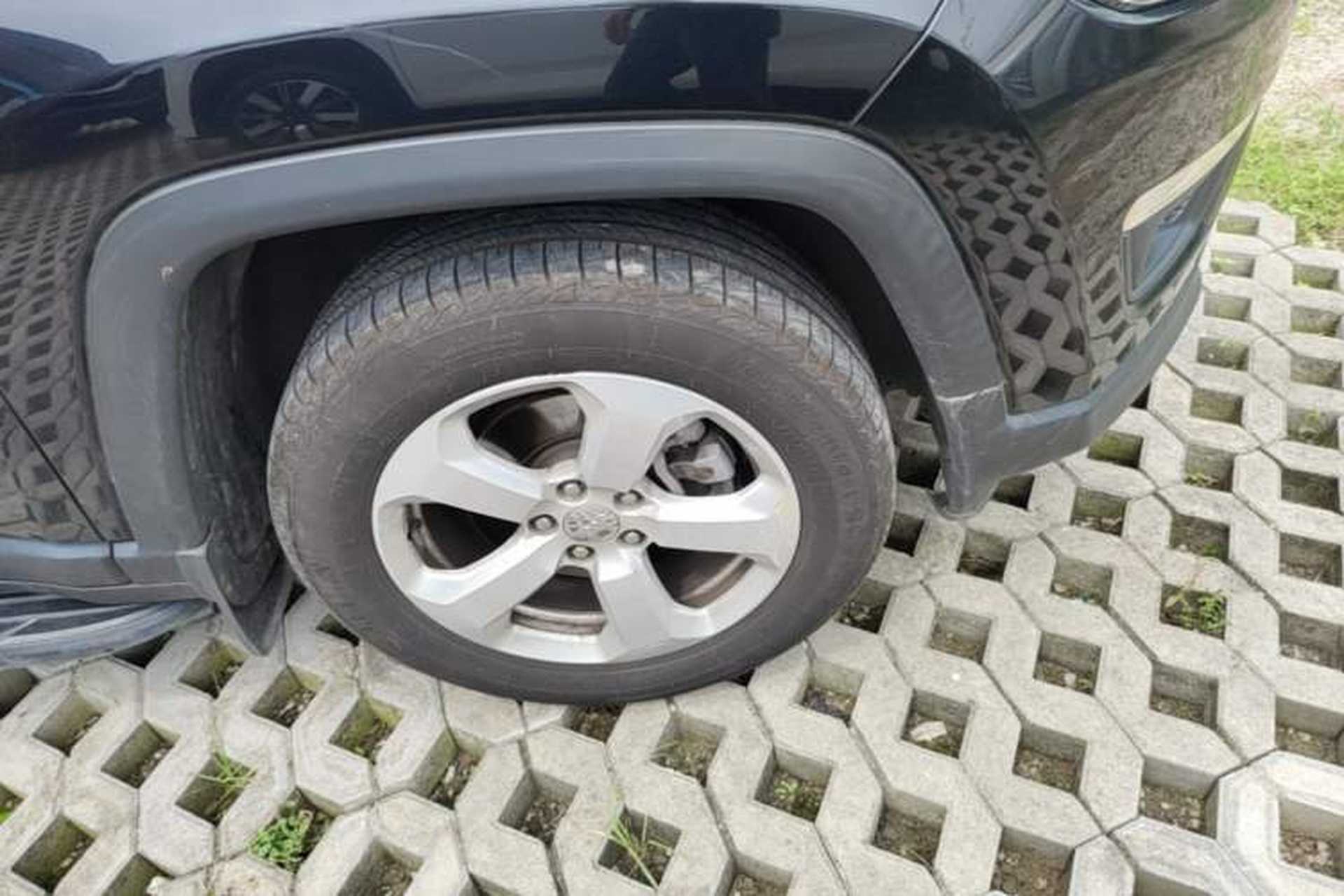 Used Jeep Compass 2017 200T Automatic Family Edition Right Front Wheel Hub