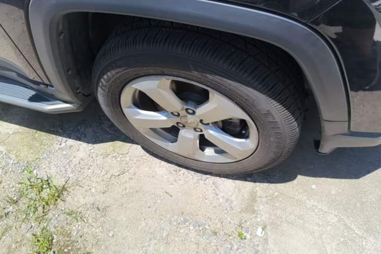 Used Jeep Compass 2017 200T Automatic Family Edition Right Front Wheel Hub