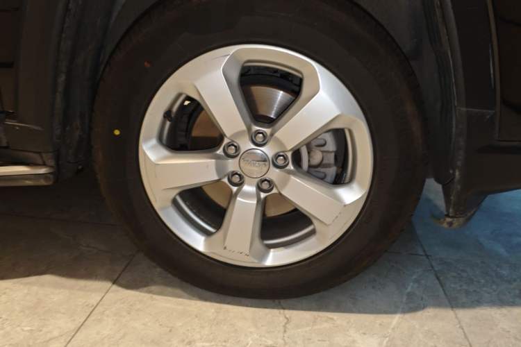 Used Jeep Compass 2017 200T Automatic Family Edition Right Front Wheel Hub