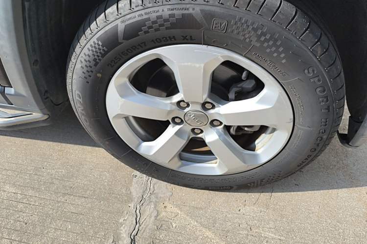 Used Jeep Compass 2017 200T Automatic Family Edition Right Front Wheel Hub