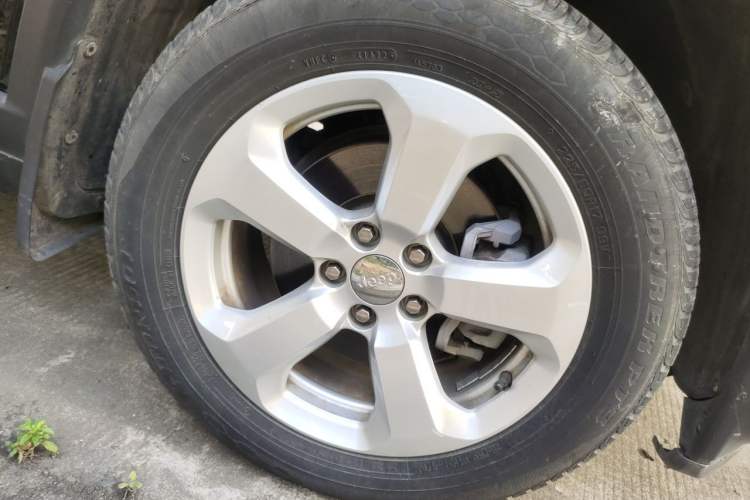 Used Jeep Compass 2017 200T Automatic Family Edition Right Front Wheel Hub