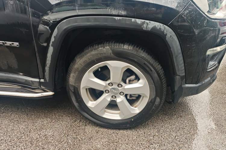 Used Jeep Compass 2017 200T Automatic Enjoyment Version Right Front Wheel Hub