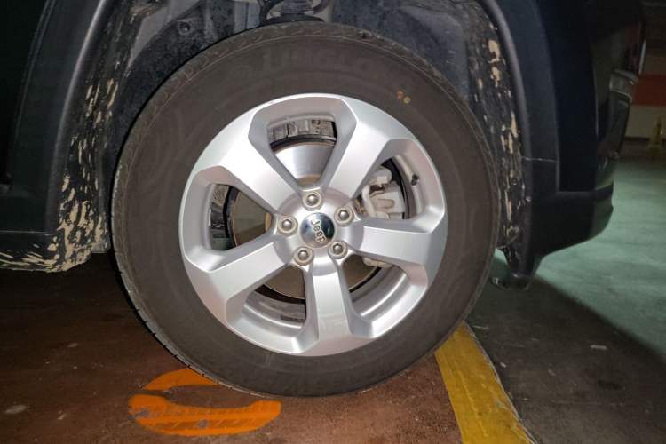 Used Jeep Compass 2017 200T Automatic Family Edition Right Front Wheel Hub