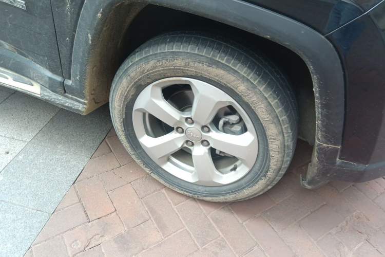 Used Jeep Compass 2017 200T Automatic Family Edition Right Front Wheel Hub
