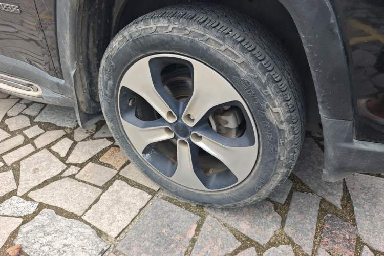 Used Jeep Compass 2017 200T Automatic Prestige Edition Right Front Wheel Hub